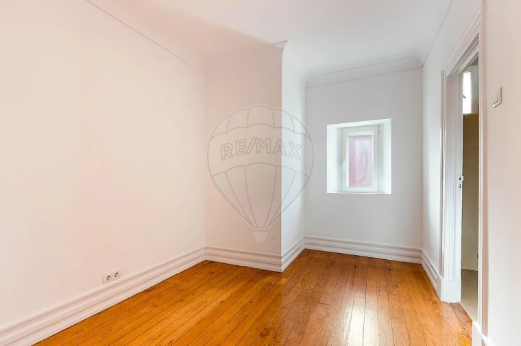 Apartamento T4 para Arrendamento em Misericórdia Foto 15