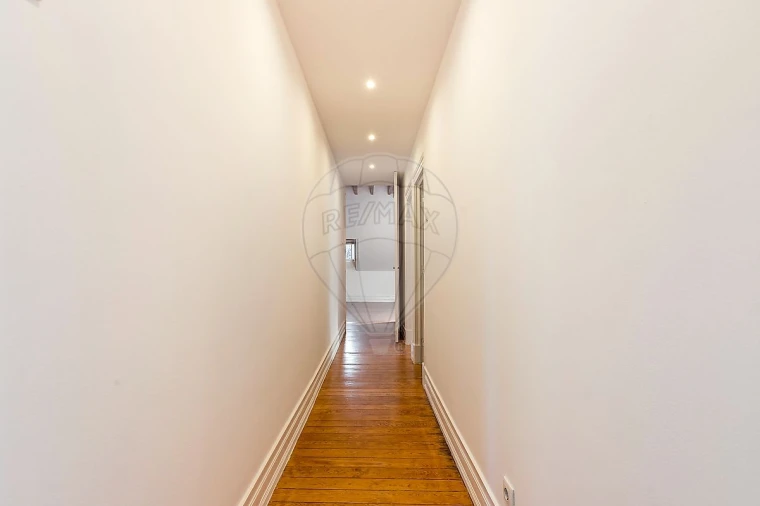 Apartamento T4 para Arrendamento em Misericórdia Foto 13