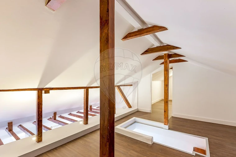 Apartamento T4 para Arrendamento em Misericórdia Foto 12