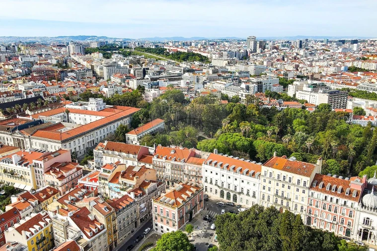 Apartamento T4 para Arrendamento em Misericórdia Foto 32