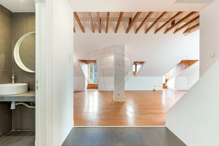 Apartamento T4 para Arrendamento em Misericórdia Foto 14