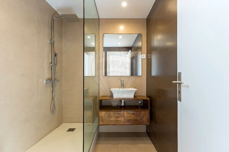 Apartamento T4 para Arrendamento em Misericórdia Foto 16