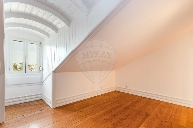 Apartamento T4 para Arrendamento em Misericórdia Foto 20