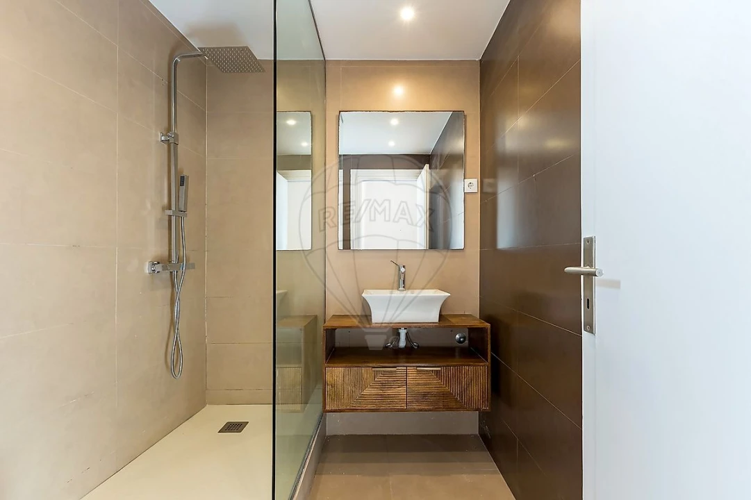 Apartamento T4 para Arrendamento em Misericórdia Foto 16