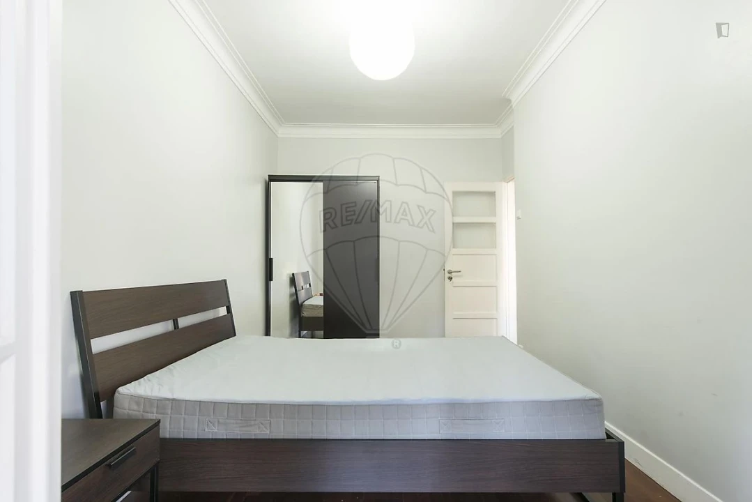 Apartamento T4 para Venda em Alvalade Foto 2