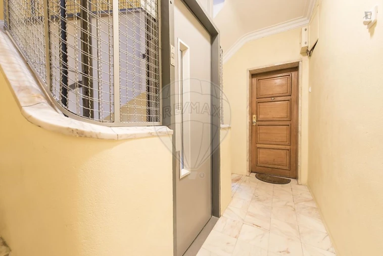 Apartamento T4 para Venda em Alvalade Foto 12