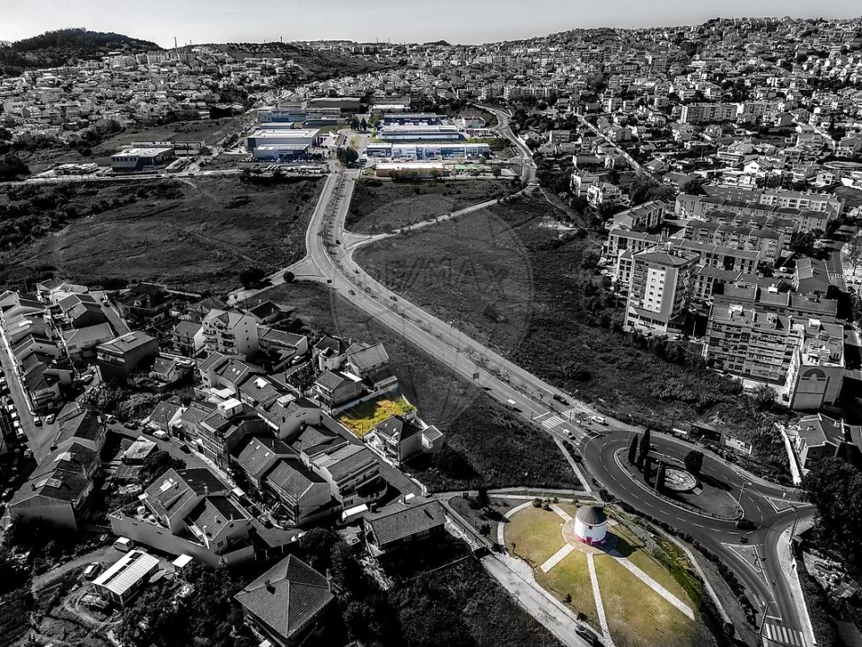 Terreno para Venda em Pontinha e Famões Foto 12