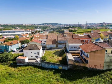 Terreno para Venda em Pontinha e Famões