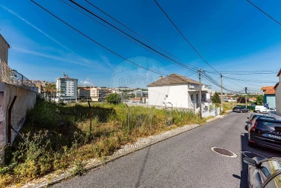 Terreno para Venda em Pontinha e Famões