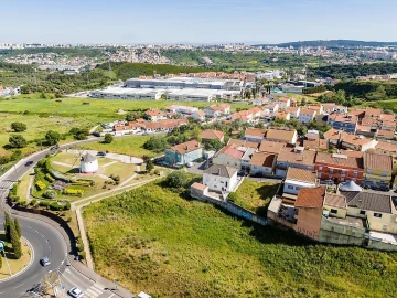 Terreno para Venda em Pontinha e Famões