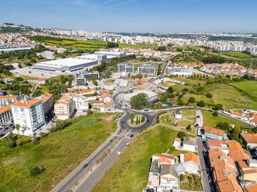 Terreno para Venda em Pontinha e Famões