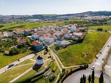 Terreno para Venda em Pontinha e Famões