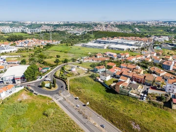 Terreno para Venda em Pontinha e Famões