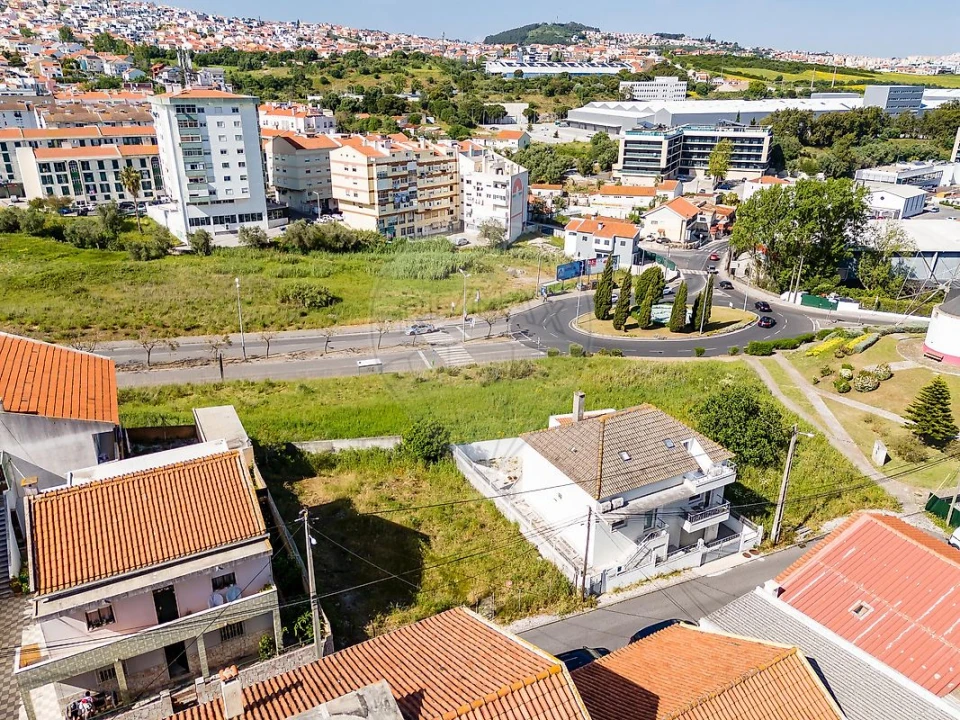 Terreno para Venda em Pontinha e Famões Foto 13