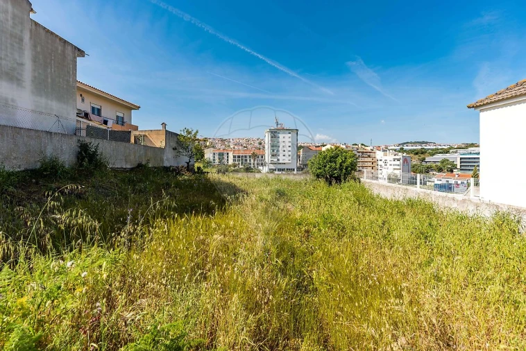 Terreno para Venda em Pontinha e Famões Foto 18