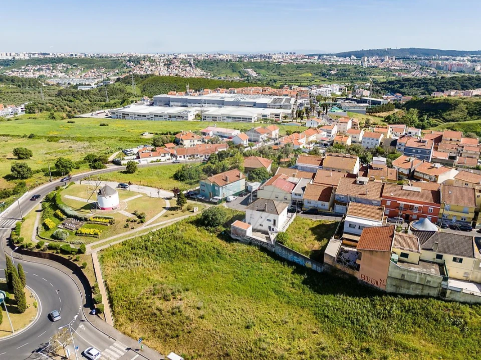 Terreno para Venda em Pontinha e Famões Foto 5