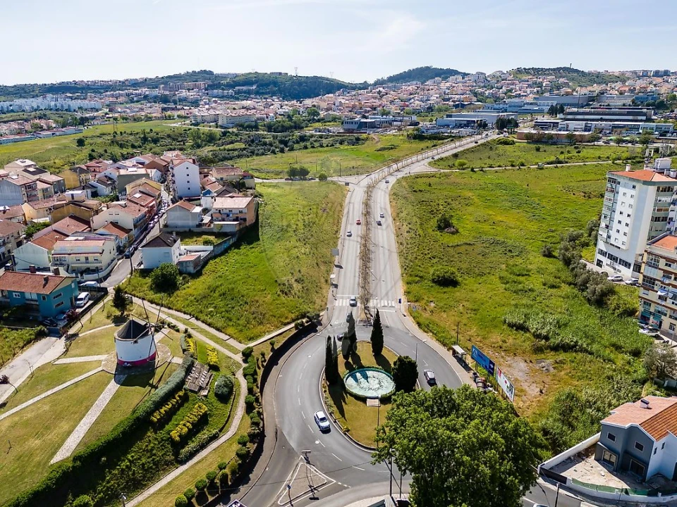 Terreno para Venda em Pontinha e Famões Foto 7