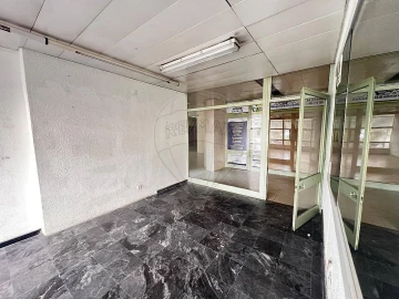 Loja para Venda em Santo António dos Cavaleiros e Frielas