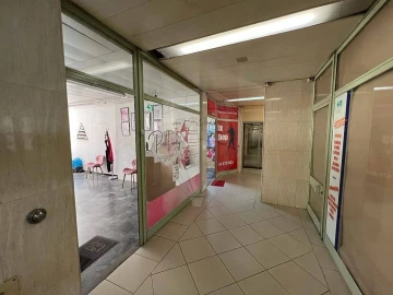 Loja para Venda em Santo António dos Cavaleiros e Frielas