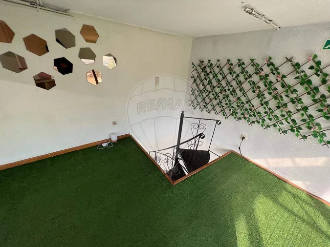 Loja para Venda em Santo António dos Cavaleiros e Frielas Foto 3