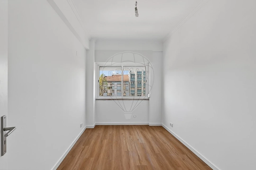 Apartamento T3 para Arrendamento em Benfica Foto 1