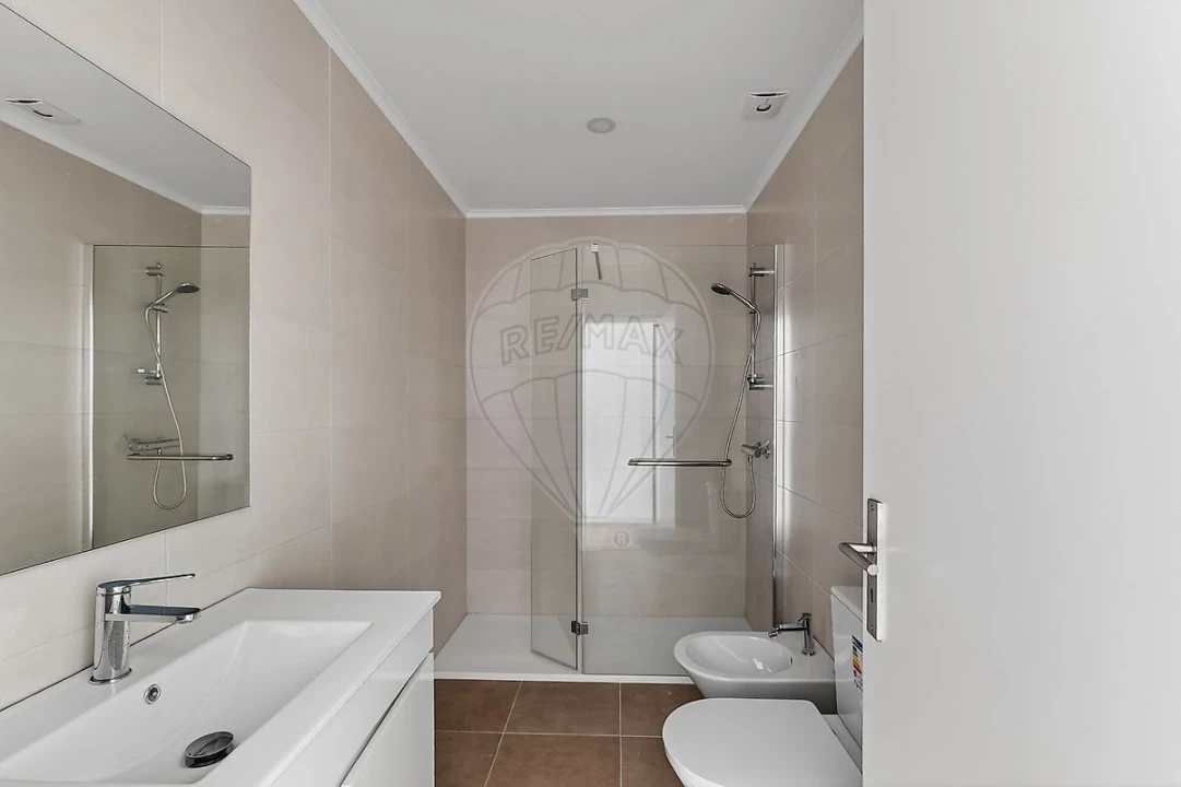 Apartamento T3 para Arrendamento em Benfica Foto 17