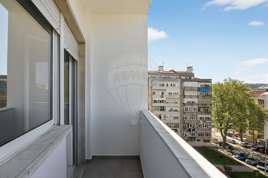 Apartamento T3 para Arrendamento em Benfica Foto 24