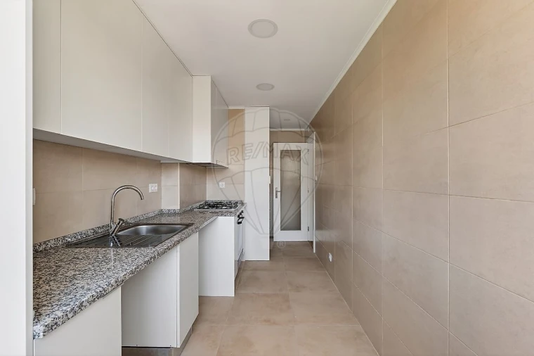 Apartamento T3 para Arrendamento em Benfica Foto 7