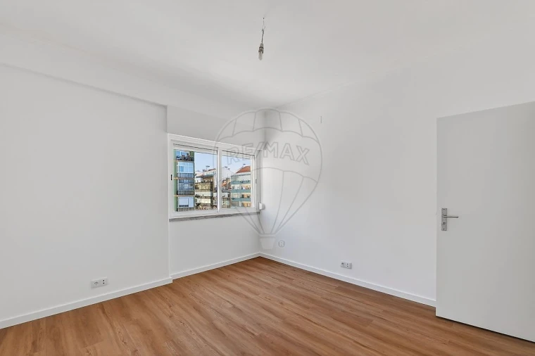 Apartamento T3 para Arrendamento em Benfica Foto 10