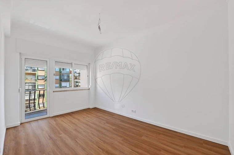 Apartamento T3 para Arrendamento em Benfica Foto 13