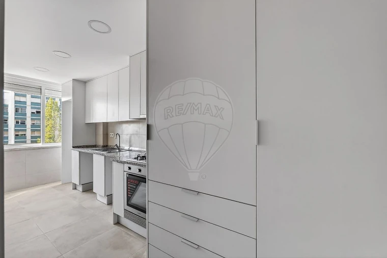 Apartamento T3 para Arrendamento em Benfica Foto 3