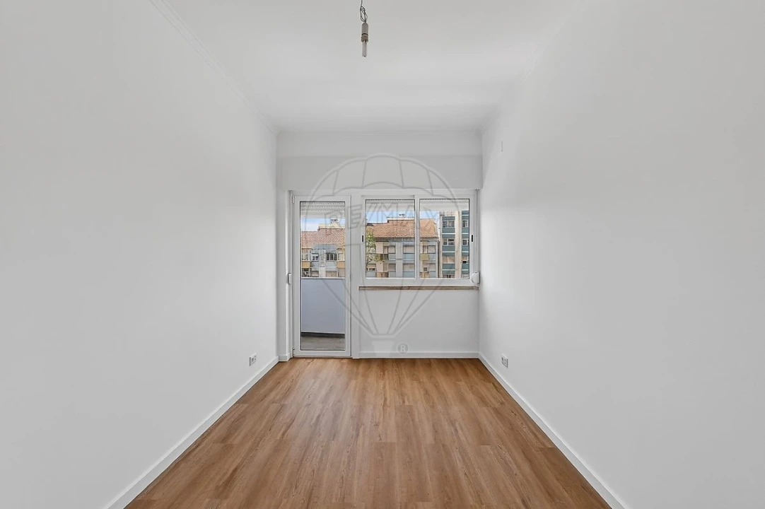 Apartamento T3 para Arrendamento em Benfica Foto 19