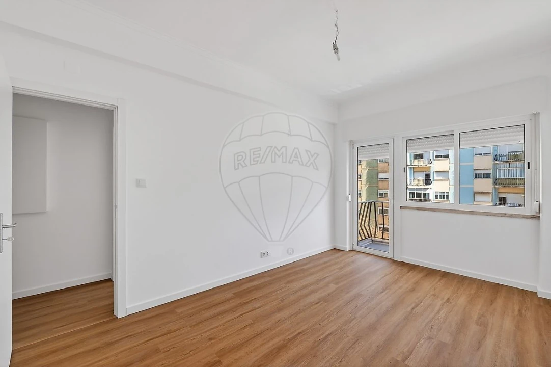 Apartamento T3 para Arrendamento em Benfica Foto 15