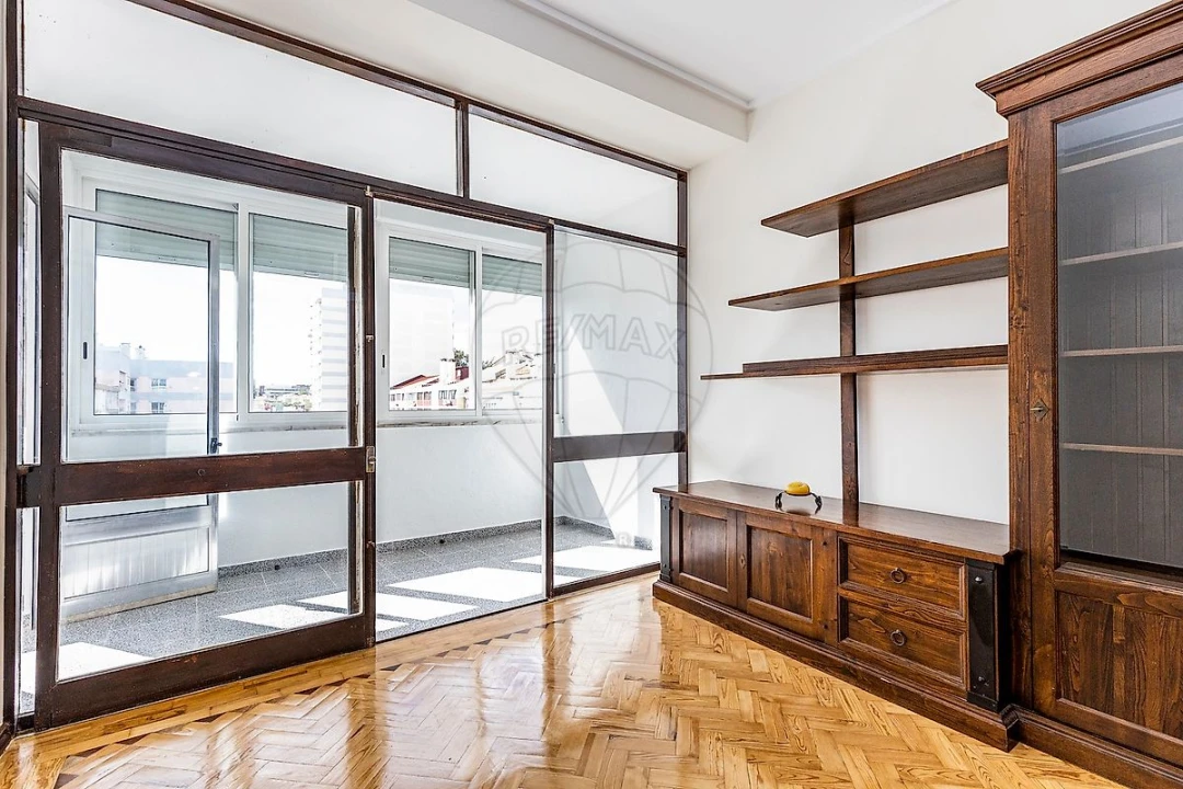 Apartamento T1 para Arrendamento em Benfica Foto 9