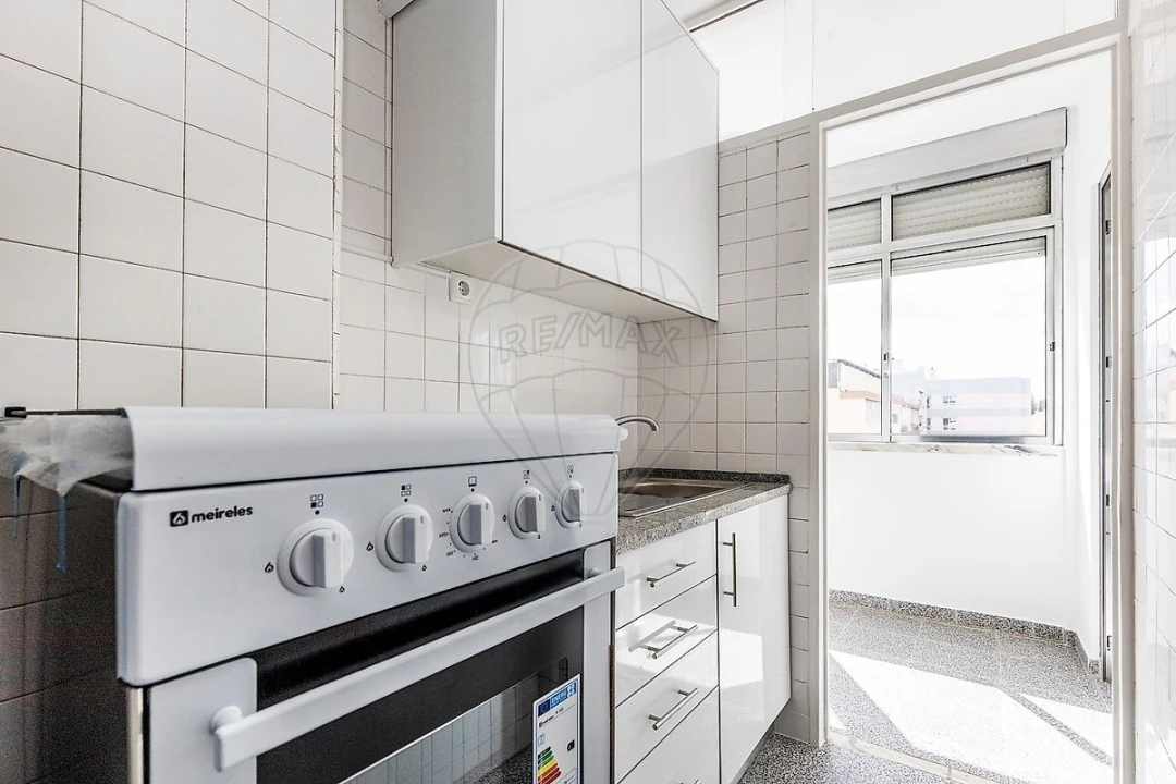 Apartamento T1 para Arrendamento em Benfica Foto 5