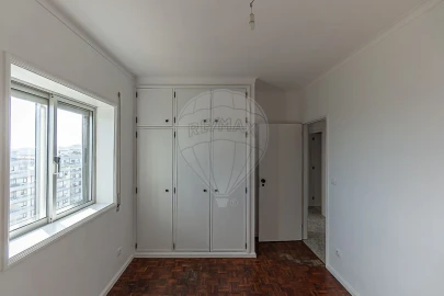 Apartamento T3 para Arrendamento em Mafamude e Vilar do Paraíso