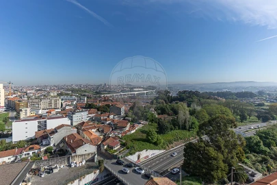 Apartamento T3 para Arrendamento em Mafamude e Vilar do Paraíso