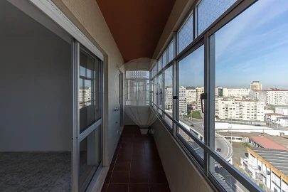 Apartamento T3 para Arrendamento em Mafamude e Vilar do Paraíso