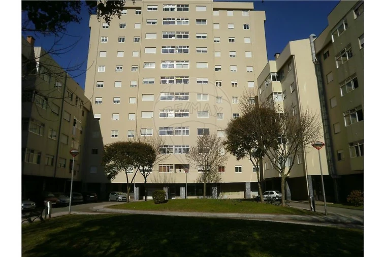 Apartamento T3 para Arrendamento em Mafamude e Vilar do Paraíso