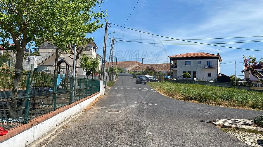 Terreno para Venda em Campelos e Outeiro da Cabeça