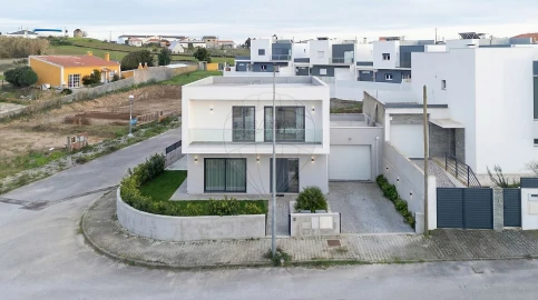 Moradia T4 para Venda em Santa Barbara