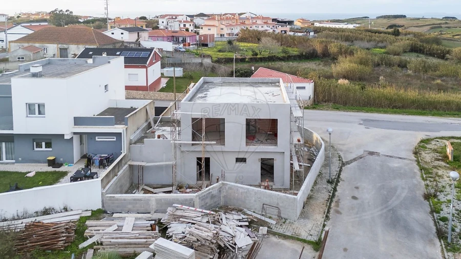 Moradia T4 para Venda em Santa Barbara Foto 2