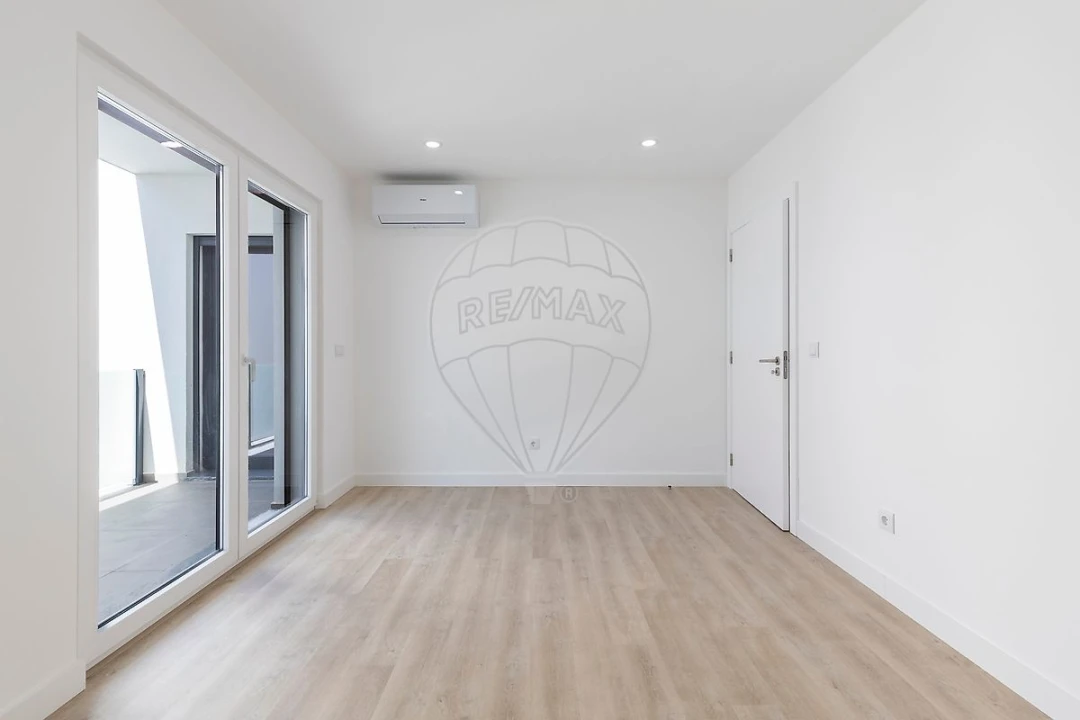 Apartamento T2 para Venda em Santa Maria, São Pedro e Matacães Foto 8