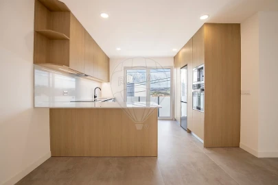 Apartamento T2 para Venda em Santa Maria, São Pedro e Matacães