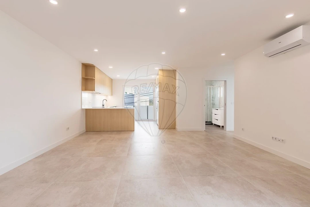 Apartamento T2 para Venda em Santa Maria, São Pedro e Matacães Foto 16