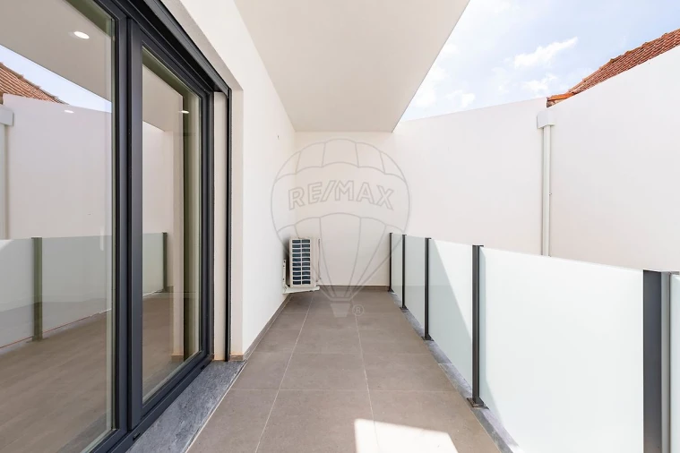 Apartamento T2 para Venda em Santa Maria, São Pedro e Matacães Foto 23