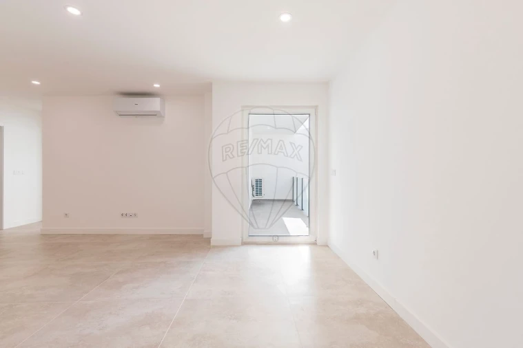 Apartamento T2 para Venda em Santa Maria, São Pedro e Matacães Foto 4