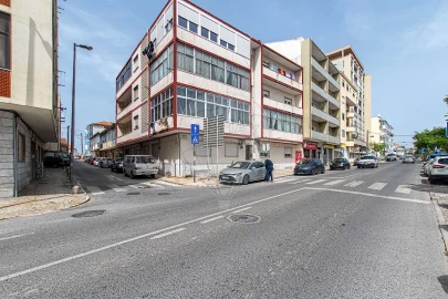 Apartamento T2 para Venda em Laranjeiro e Feijó