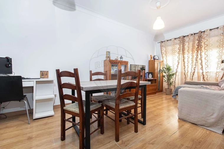 Apartamento T2 para Venda em Laranjeiro e Feijó Foto 3