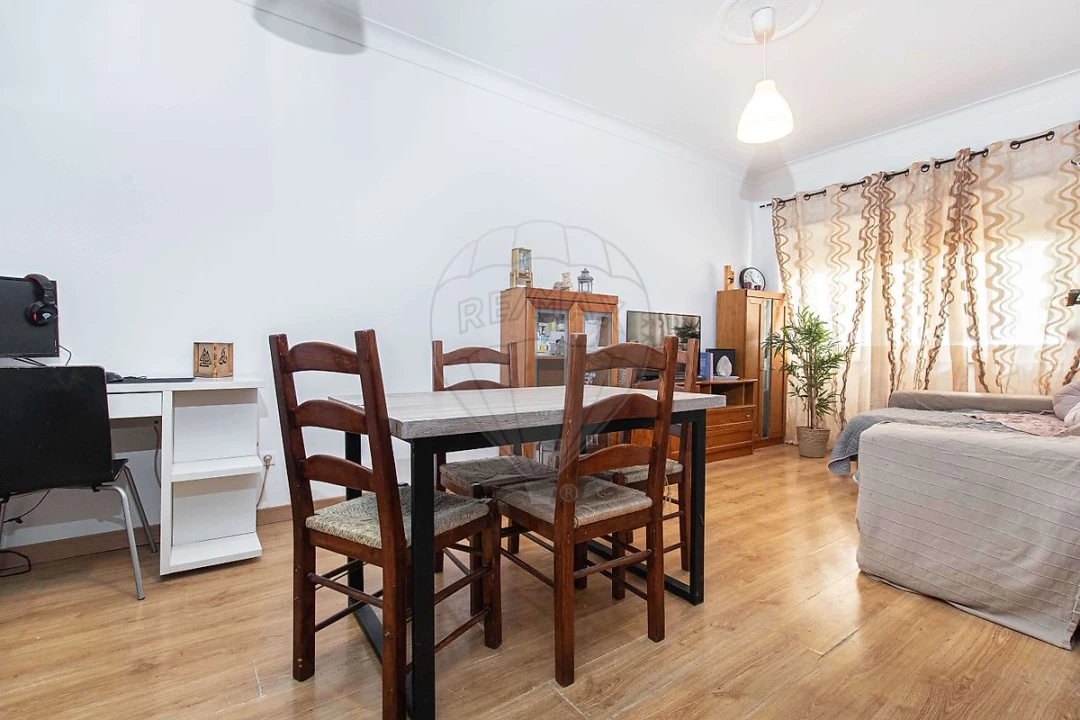 Apartamento T2 para Venda em Laranjeiro e Feijó Foto 3